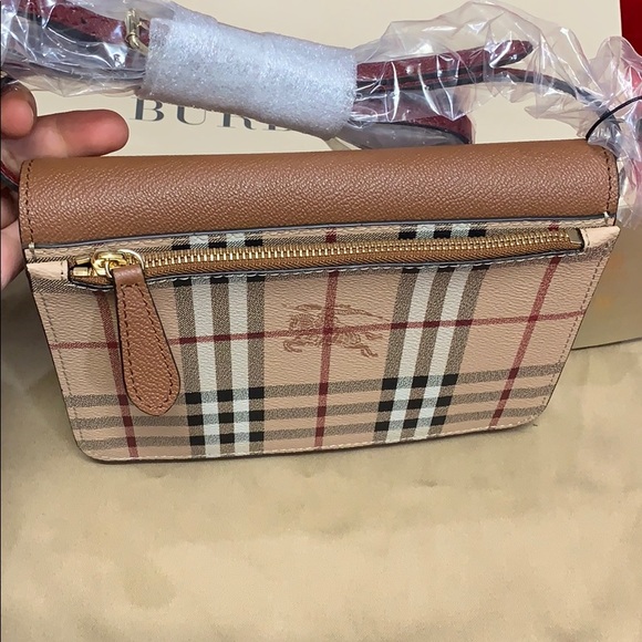 Brand new authentic Burberry crossbody Bag clutch - Picture 4 of 8